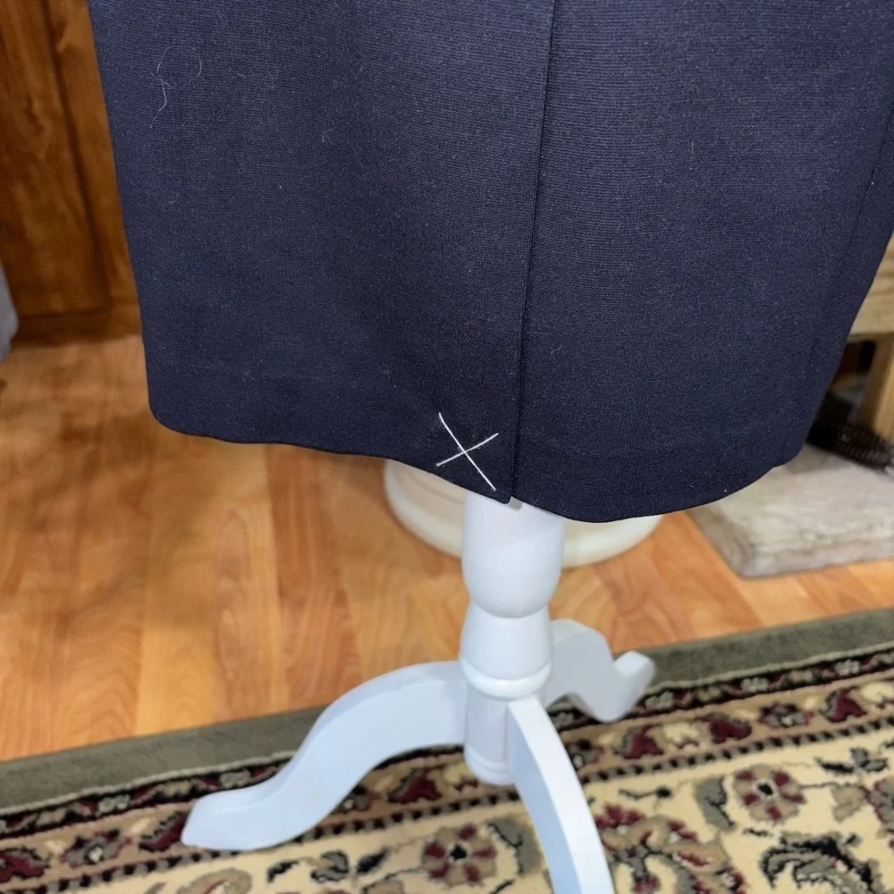 TALBOTS SIZE 8 LIKE NEW BLAZER AND SKIRT SET LOTS OF STRETCH NAVY BLUE
